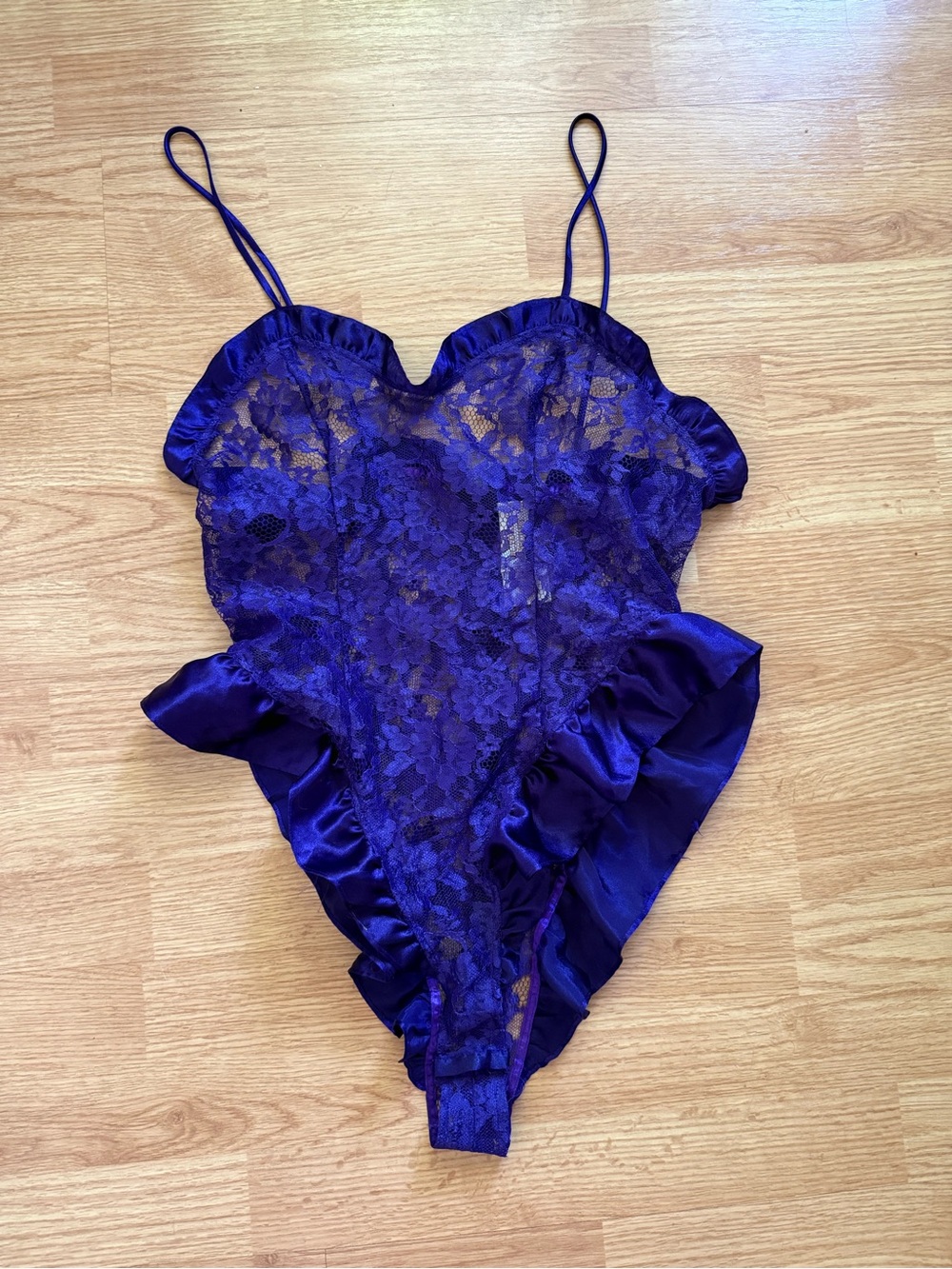Vintage Victoria’s Secret Gold Label Purple Lace Ruffle Teddy Bodysuit size (M)